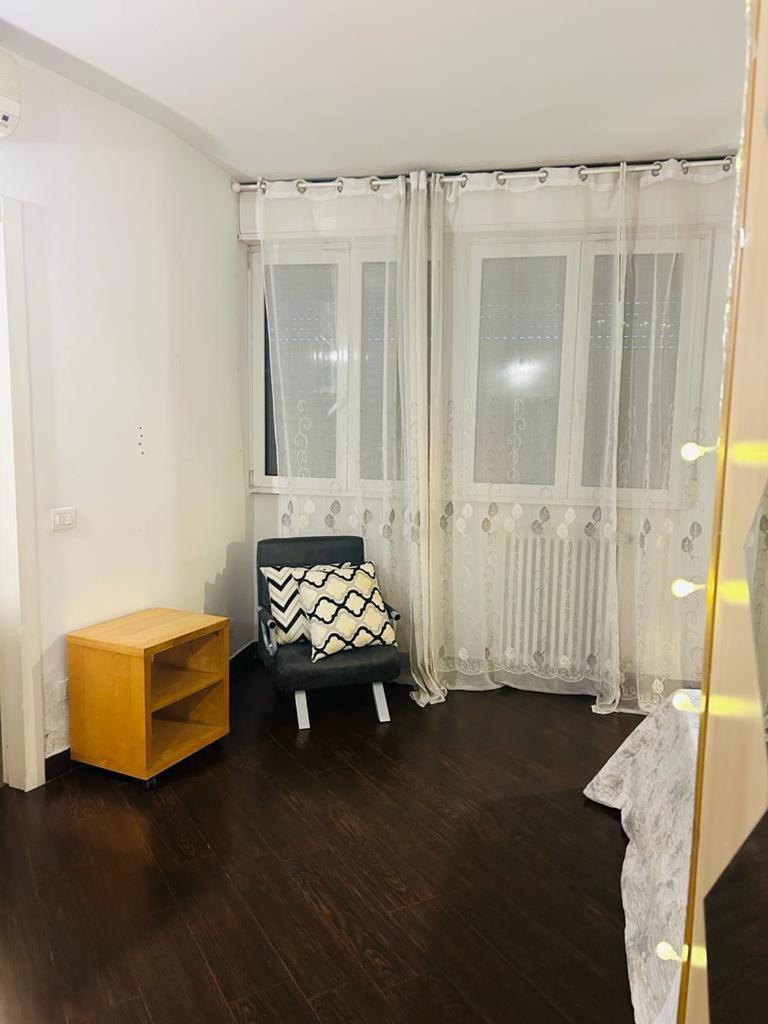 Easy Room Italy Prada ميلان المظهر الخارجي الصورة